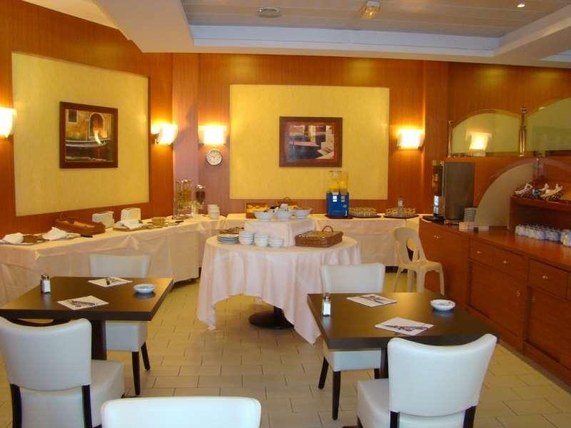 Saint-Paul-lès-Dax Brit Hotel Du Lac מסעדה תמונה